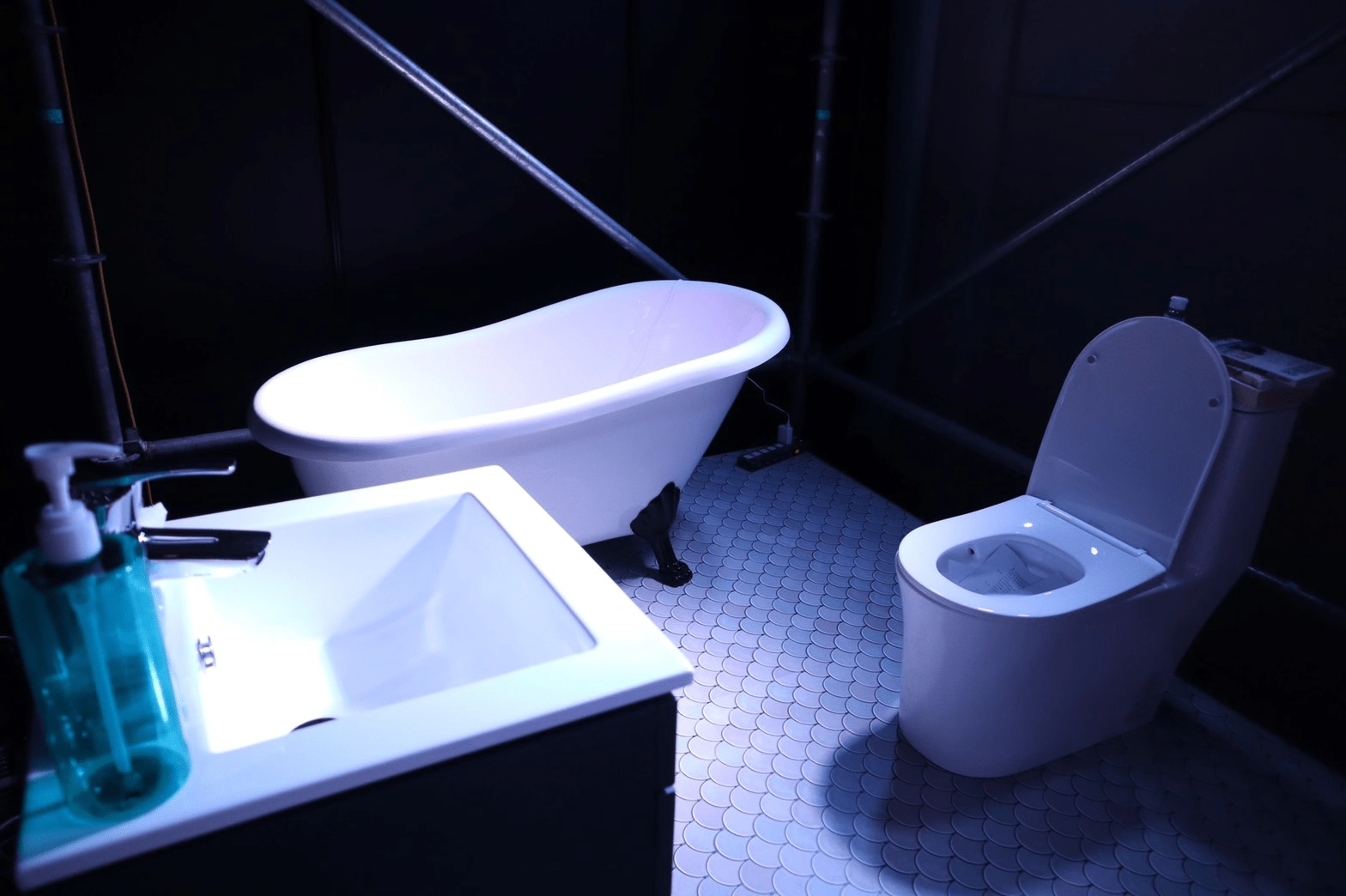 不對稱造型貴妃缸